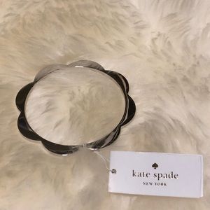 Kate Spade Sweetheart Scallop Bangle in Silver